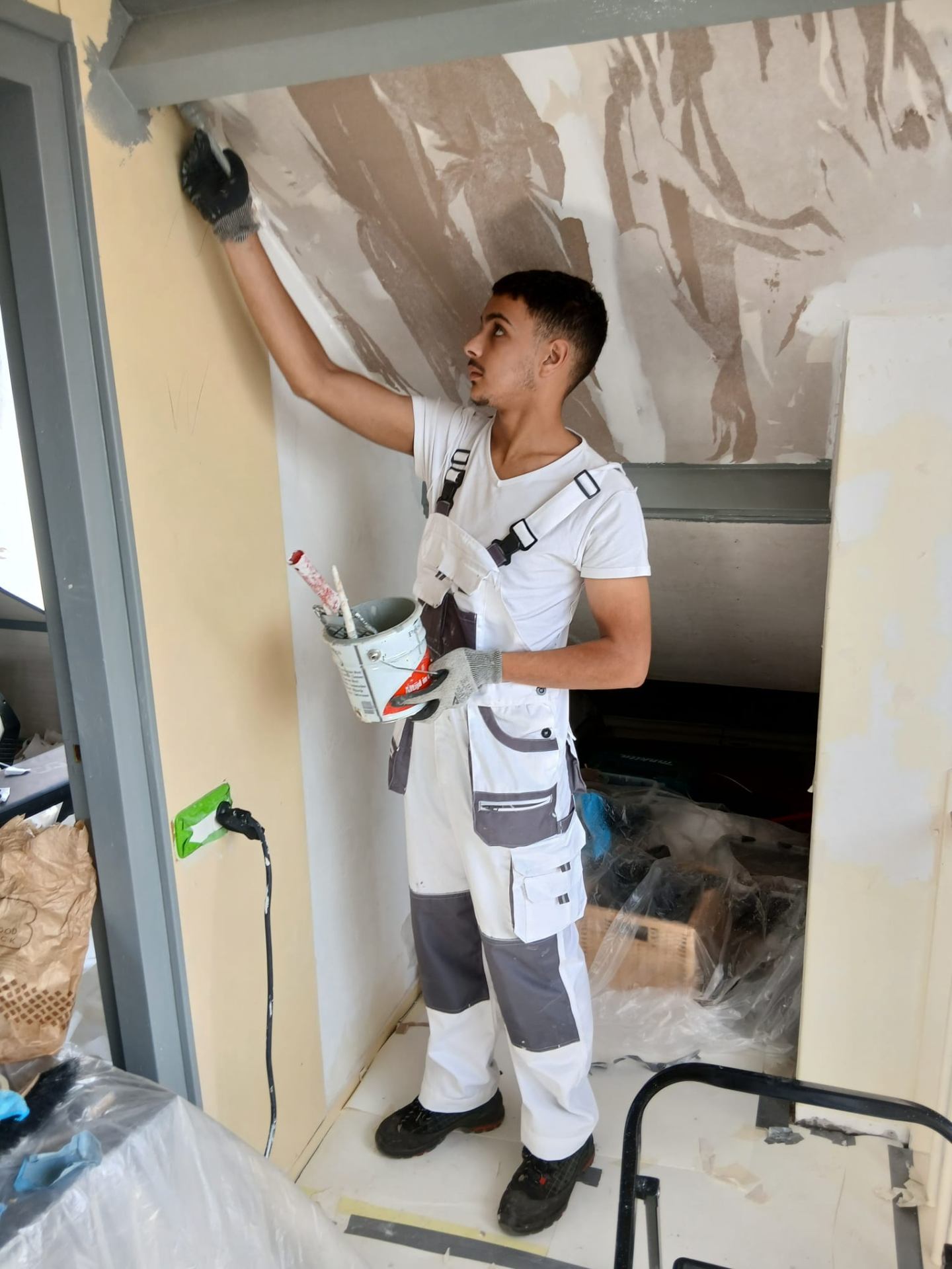 Behang verwijderen en wand voorbereiden